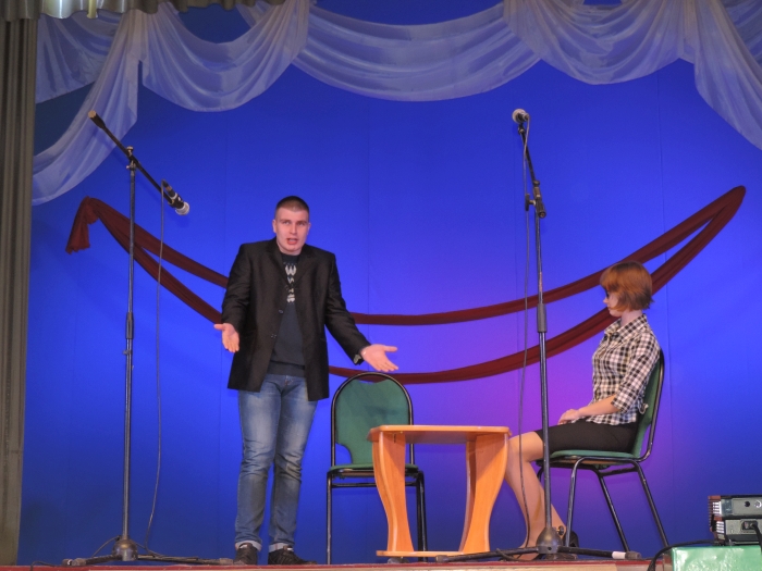 В Клинцах прошла молодежная юмористическая программа «Смеяться разрешается!»
