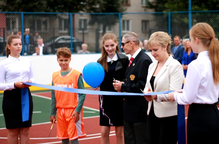 В городе Клинцы открылась многофункциональная спортплощадка