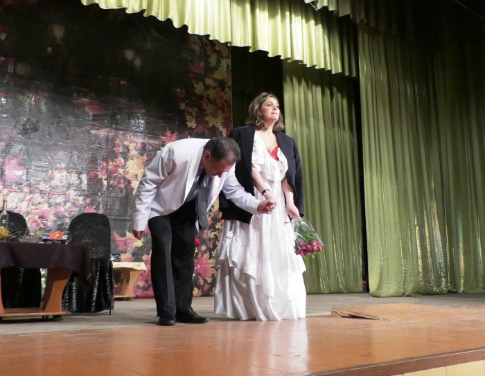 В Клинцах прошел спектакль «Держите вора» с Мариной Могилевской и Евгением Сокольченко