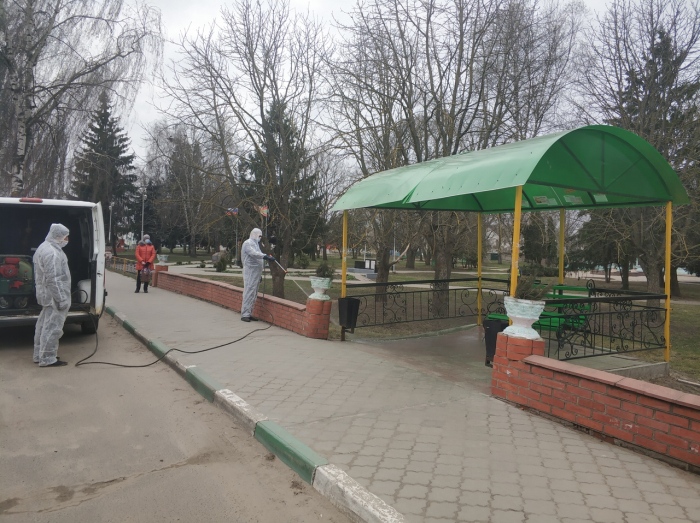 В Стародубе провели обработку автобусных остановок специальным дезинфицирующим раствором