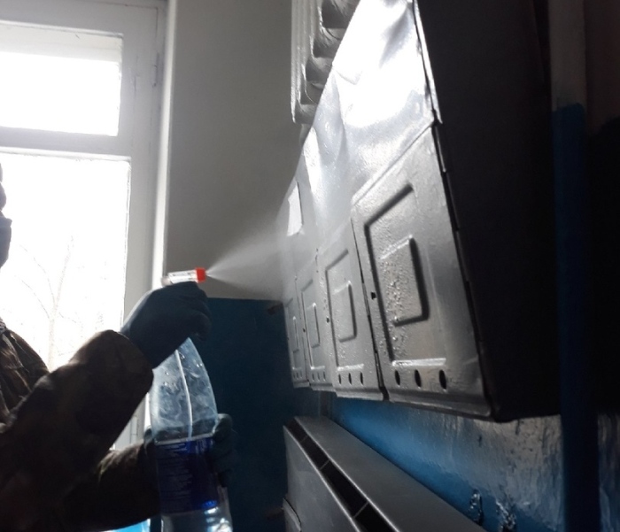 В Стародубе провели обработку автобусных остановок специальным дезинфицирующим раствором