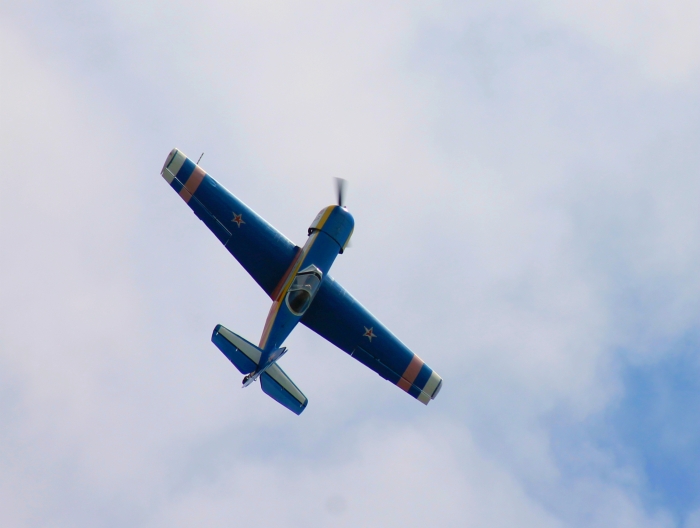 День Воздушного флота в Стародубе - показательные выступления летчиков и парашютистов, экскурсионные полёты