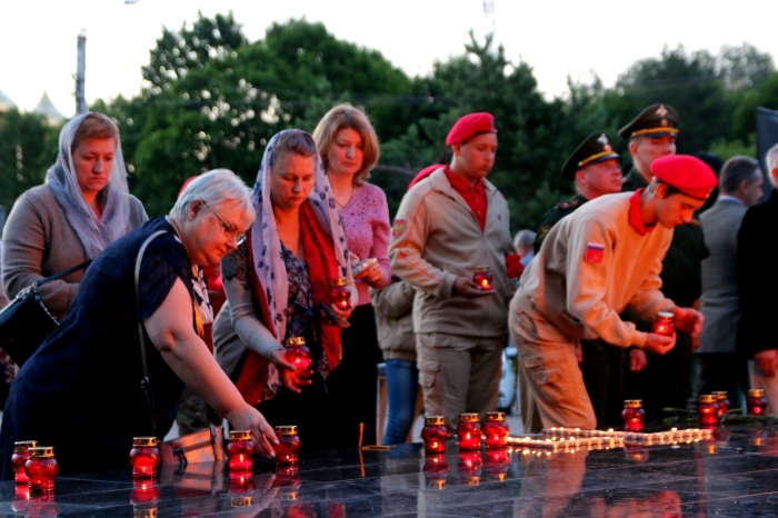 В Клинцах состоялась акция «Зажжем свечу памяти»