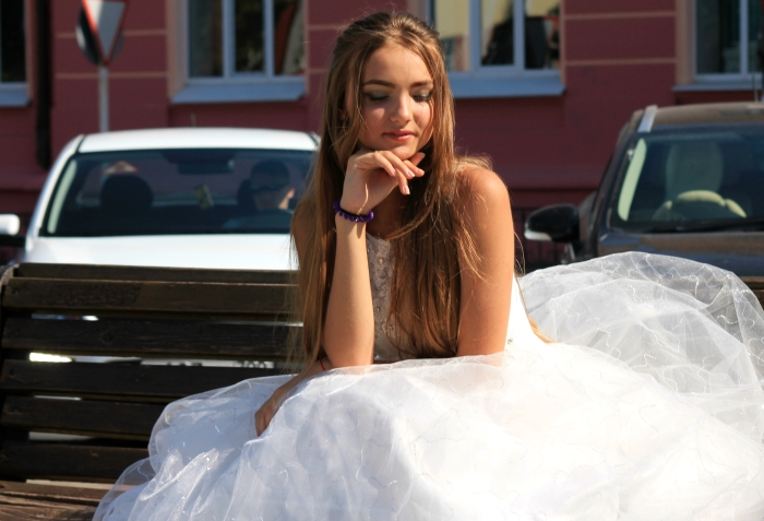 Благотворительная акция в Клинцах - показ свадебных платьев, выставка автомашин свадебного кортежа, концертная программа