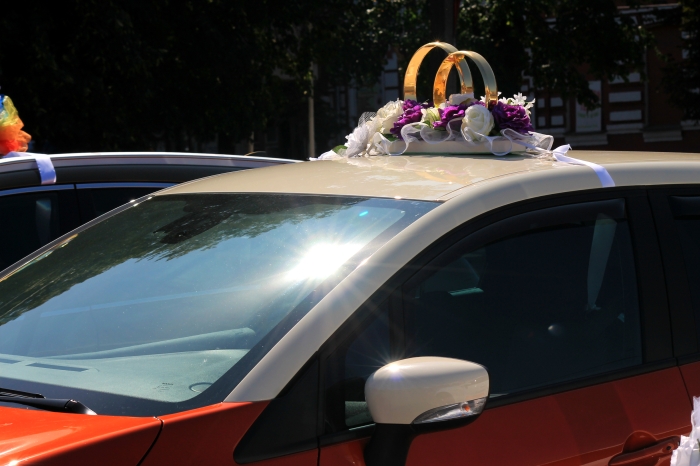 Благотворительная акция в Клинцах - показ свадебных платьев, выставка автомашин свадебного кортежа, концертная программа