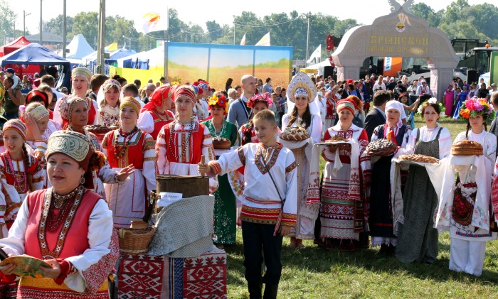 Открытие ворот «Свенской ярмарки-2017» провели творческие коллективы из города Клинцы