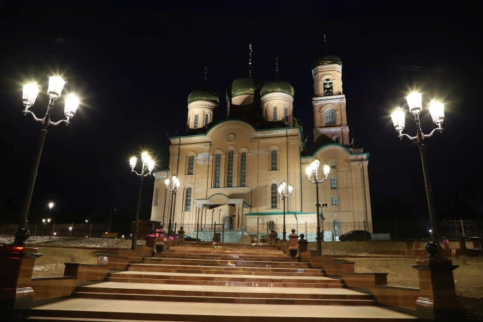 В Клинцах прилегающая территория к кафедральному собору предстала в новом свете