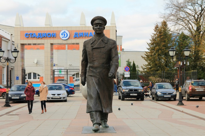 Памятник Ю.А. Гагарину, установлен 12 апреля 2014 года на бульваре Гагарина в Брянске