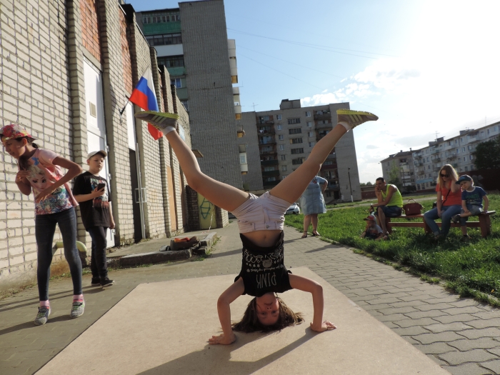 В Клинцах прошла патриотическая спортивно-танцевальная акция «Имена которыми стоит гордиться»
