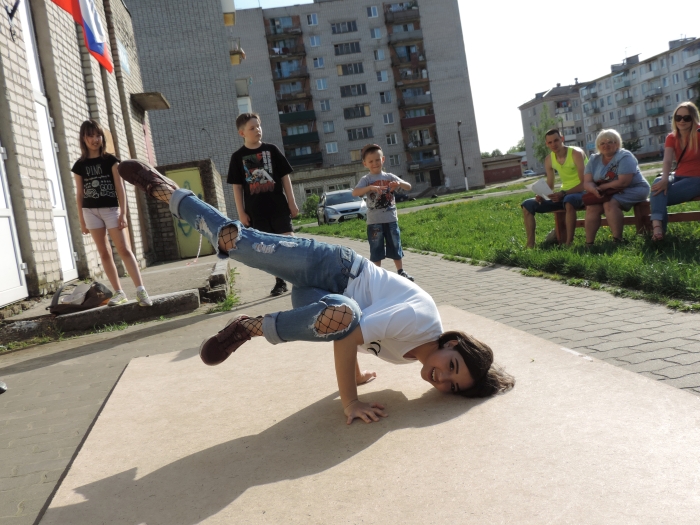 В Клинцах прошла патриотическая спортивно-танцевальная акция «Имена которыми стоит гордиться»
