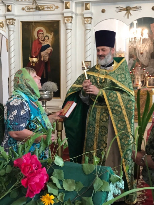 Православные отмечают праздник Святой Троицы