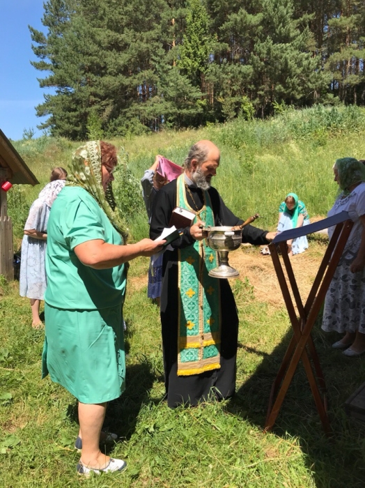 Православные отмечают праздник Святой Троицы