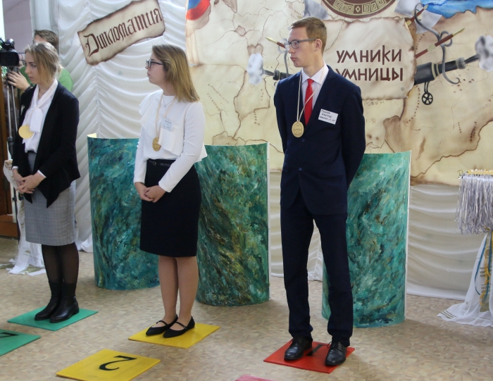 В Клинцах состоялась интеллектуальная игра «Умницы и умники»