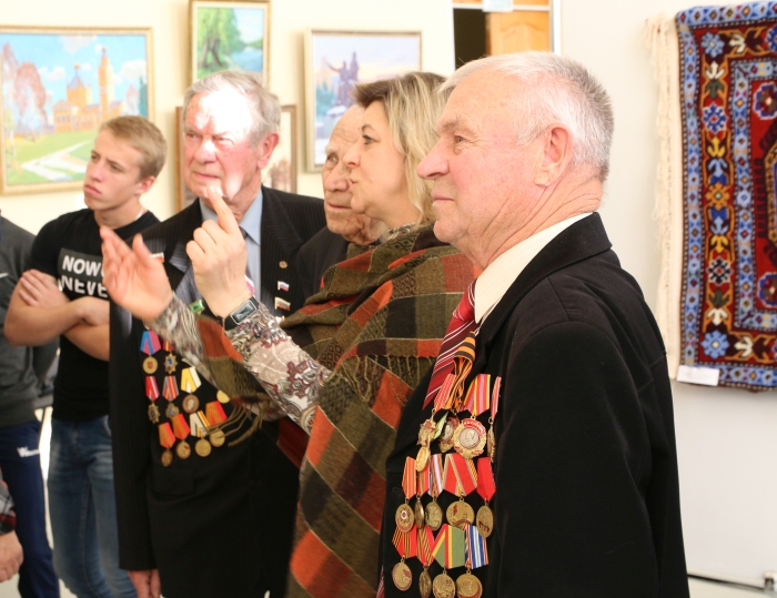 В Клинцах открылась выставка творческих работ студентов БГУ
