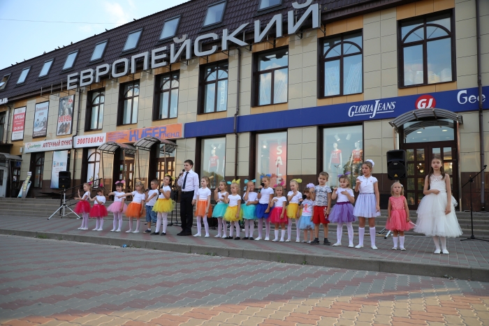 В Клинцах прошел концерт вокально-хореографической студии «Восторг» и хора «Россинушка»