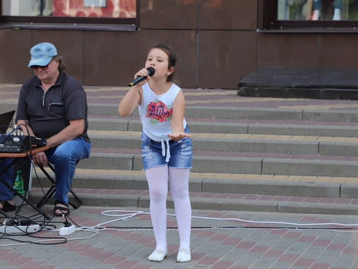 В Клинцах прошел концерт вокально-хореографической студии «Восторг» и хора «Россинушка»