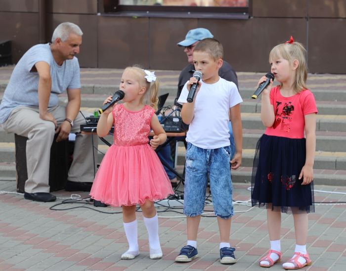 В Клинцах прошел концерт вокально-хореографической студии «Восторг» и хора «Россинушка»