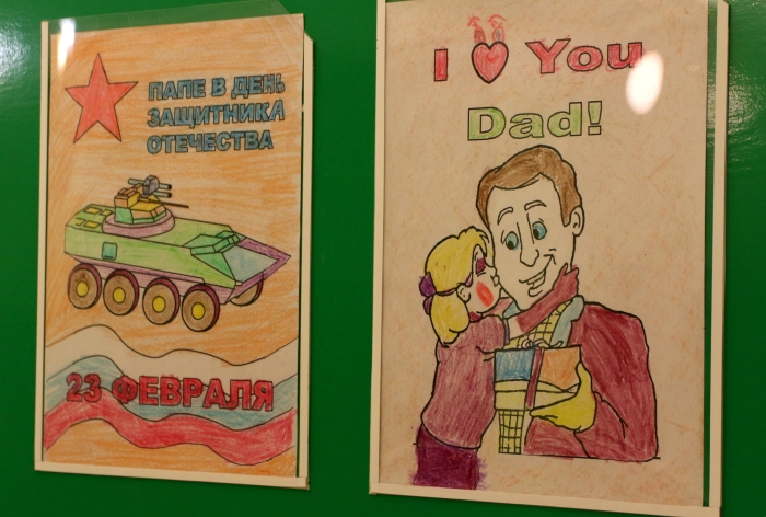 В Клинцах проходит выставка детских рисунков «Мой папа самый лучший»