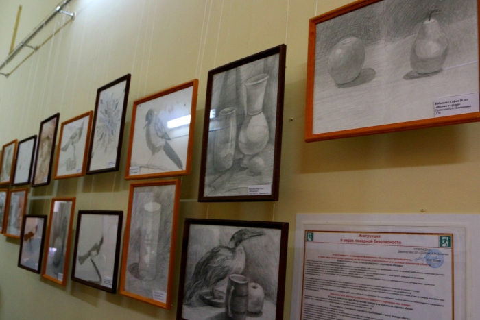 В Клинцах проходит выставка работ по академическому рисунку
