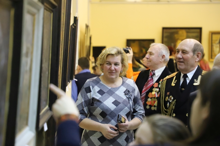 В Клинцах открылась персональная выставка Николая Енина