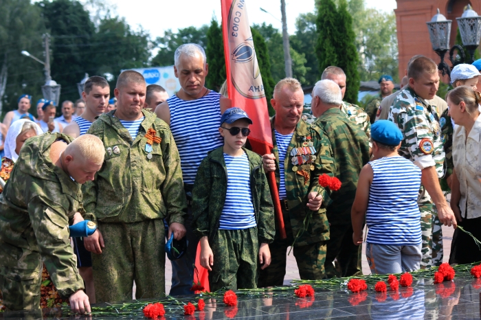 День ВДВ в Клинцах - десантники отмечают свой главный праздник