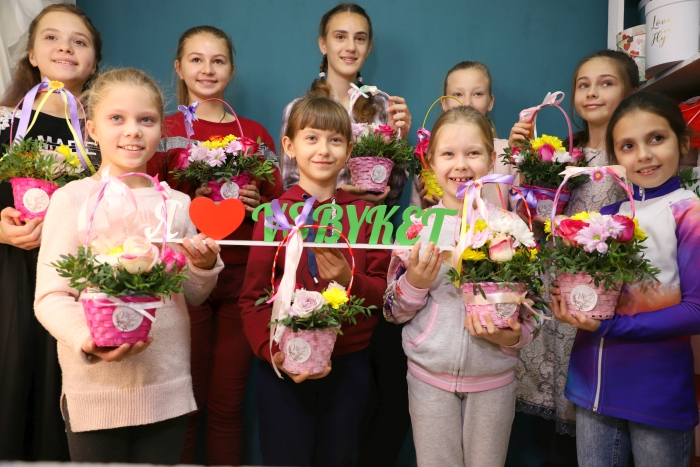 В Клинцах для участников проекта «Мисс Краса 2019» состоялся мастер-класс по флористике