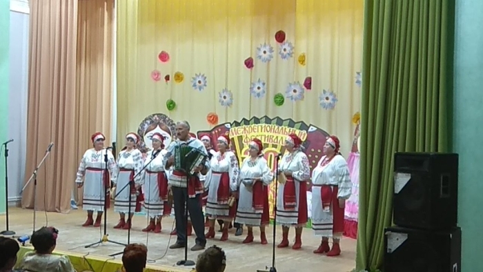 «Весёлые девчата» успешно выступили на фестивале «Севская частушка»