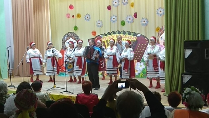 «Весёлые девчата» успешно выступили на фестивале «Севская частушка»