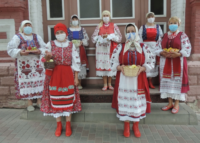 «Весёлые девчата» принимают участие в конкурсе «Три Спаса в августе»