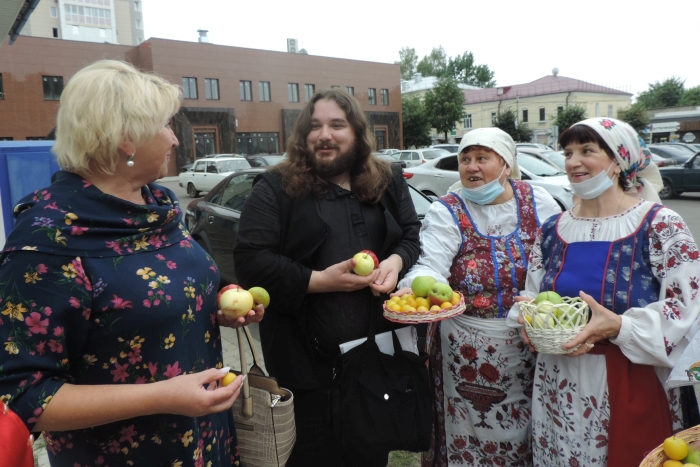 «Весёлые девчата» принимают участие в конкурсе «Три Спаса в августе»