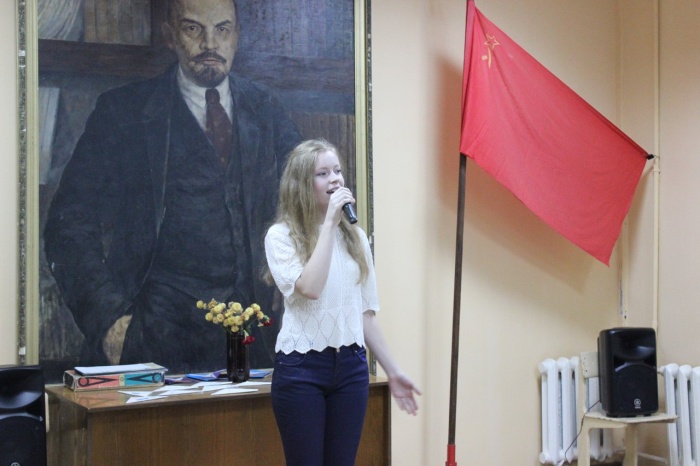 Клинцовские школьники дали концерт для ветеранов
