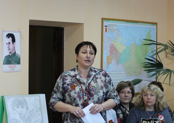 В городе Клинцы в формате «свободного микрофона» прочли ветеранам стихи о войне