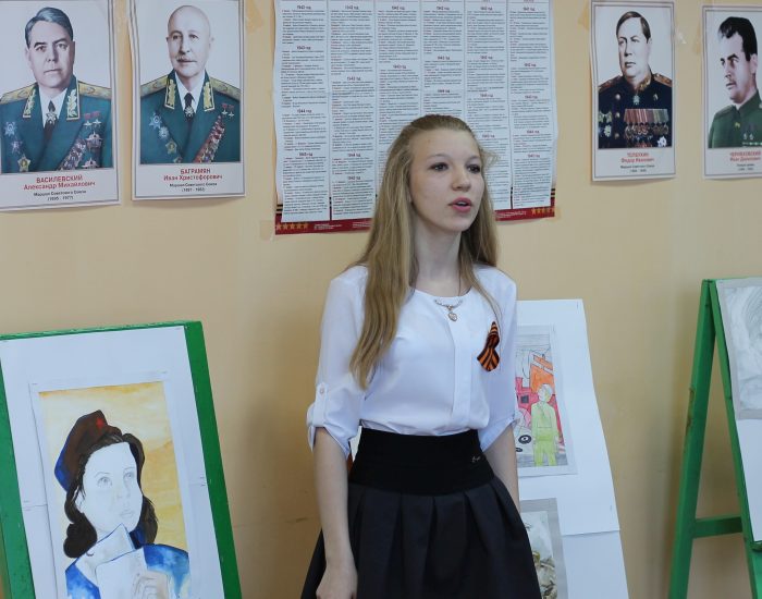 В городе Клинцы в формате «свободного микрофона» прочли ветеранам стихи о войне