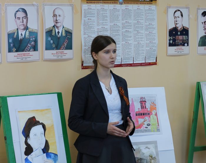 В городе Клинцы в формате «свободного микрофона» прочли ветеранам стихи о войне