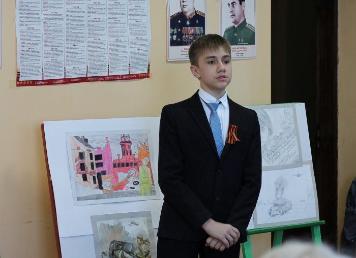 В городе Клинцы в формате «свободного микрофона» прочли ветеранам стихи о войне