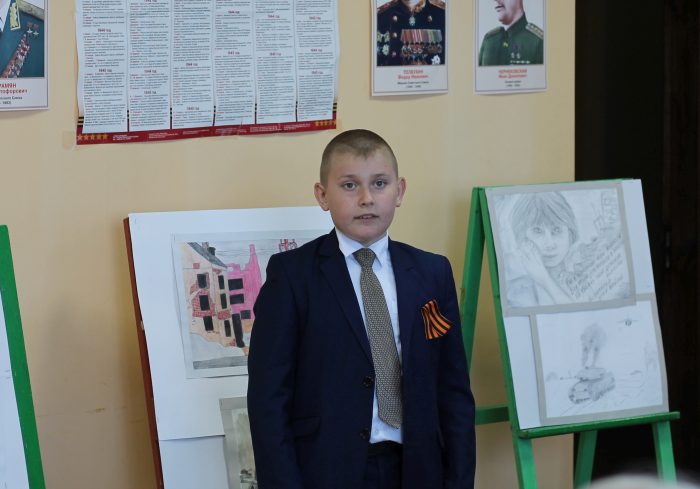 В городе Клинцы в формате «свободного микрофона» прочли ветеранам стихи о войне
