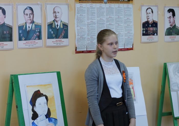 В городе Клинцы в формате «свободного микрофона» прочли ветеранам стихи о войне