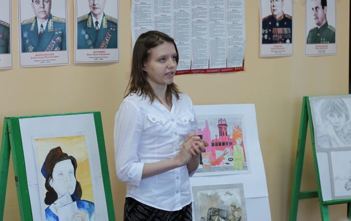 В городе Клинцы в формате «свободного микрофона» прочли ветеранам стихи о войне
