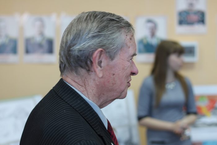 В городе Клинцы в формате «свободного микрофона» прочли ветеранам стихи о войне