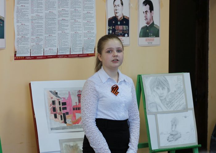 В городе Клинцы в формате «свободного микрофона» прочли ветеранам стихи о войне