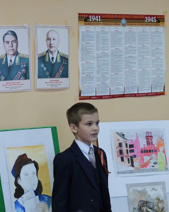 В городе Клинцы в формате «свободного микрофона» прочли ветеранам стихи о войне