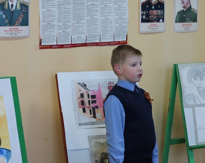 В городе Клинцы в формате «свободного микрофона» прочли ветеранам стихи о войне