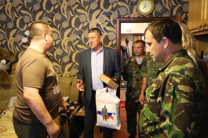 В Клинцах и Клинцовском районе ветеранам боевых действий подарили современные инвалидные коляски