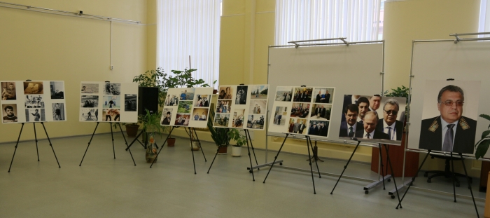 В Клинцах открылась фото-выставка «Андрей Карлов. Путь в бессмертие»