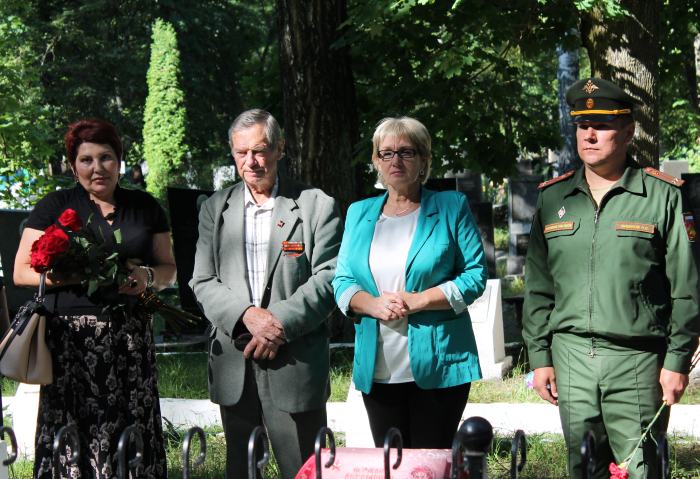 Родственники погибшего в Великой Отечественной войне сержанта нашли его могилу в городе Клинцы