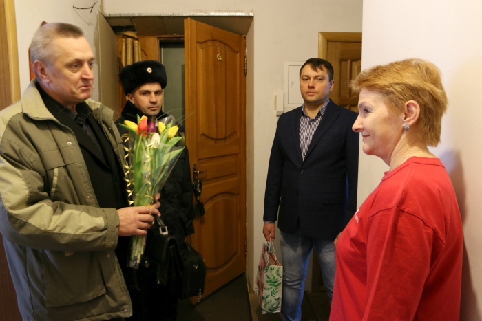 В Клинцах поздравили с 8 марта вдов и матерей сотрудников МВД, погибших при исполнении служебных обязанностей