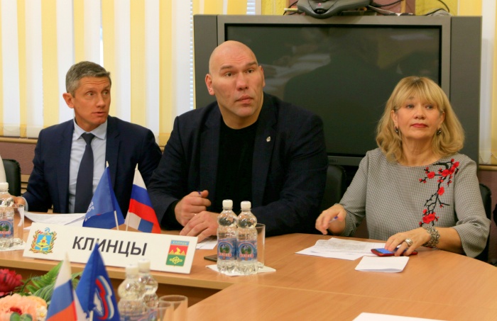 Депутат Госдумы Николай Валуев провел прием граждан в Клинцах 