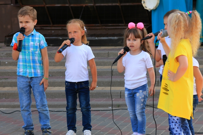 В Клинцах возобновляются выступления творческих коллективов на открытом воздухе