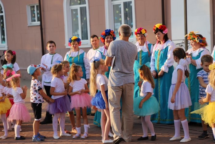 Лето в Клинцах: «Восторг» и «Россинушка» порадовали горожан своими яркими выступлениями