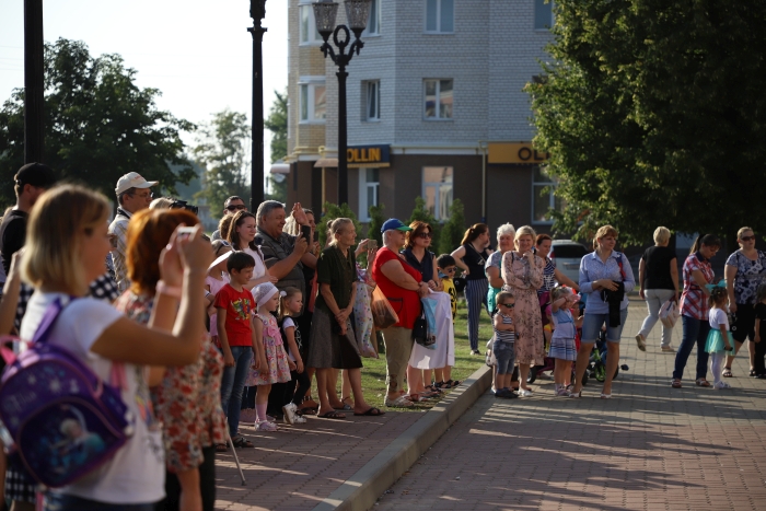 Лето в Клинцах: «Восторг» и «Россинушка» порадовали горожан своими яркими выступлениями